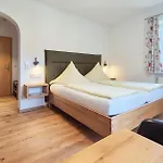 Gaestehaus Quirin Гостевой дом Гармиш-Партенкирхен