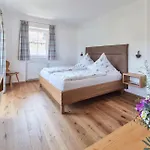 Gaestehaus Quirin Pensionat 3*